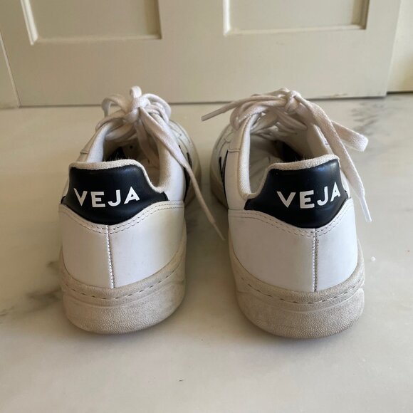 Veja Women V-10 Sneakers in white and black leather, Size 10 - Picture 5 of 10